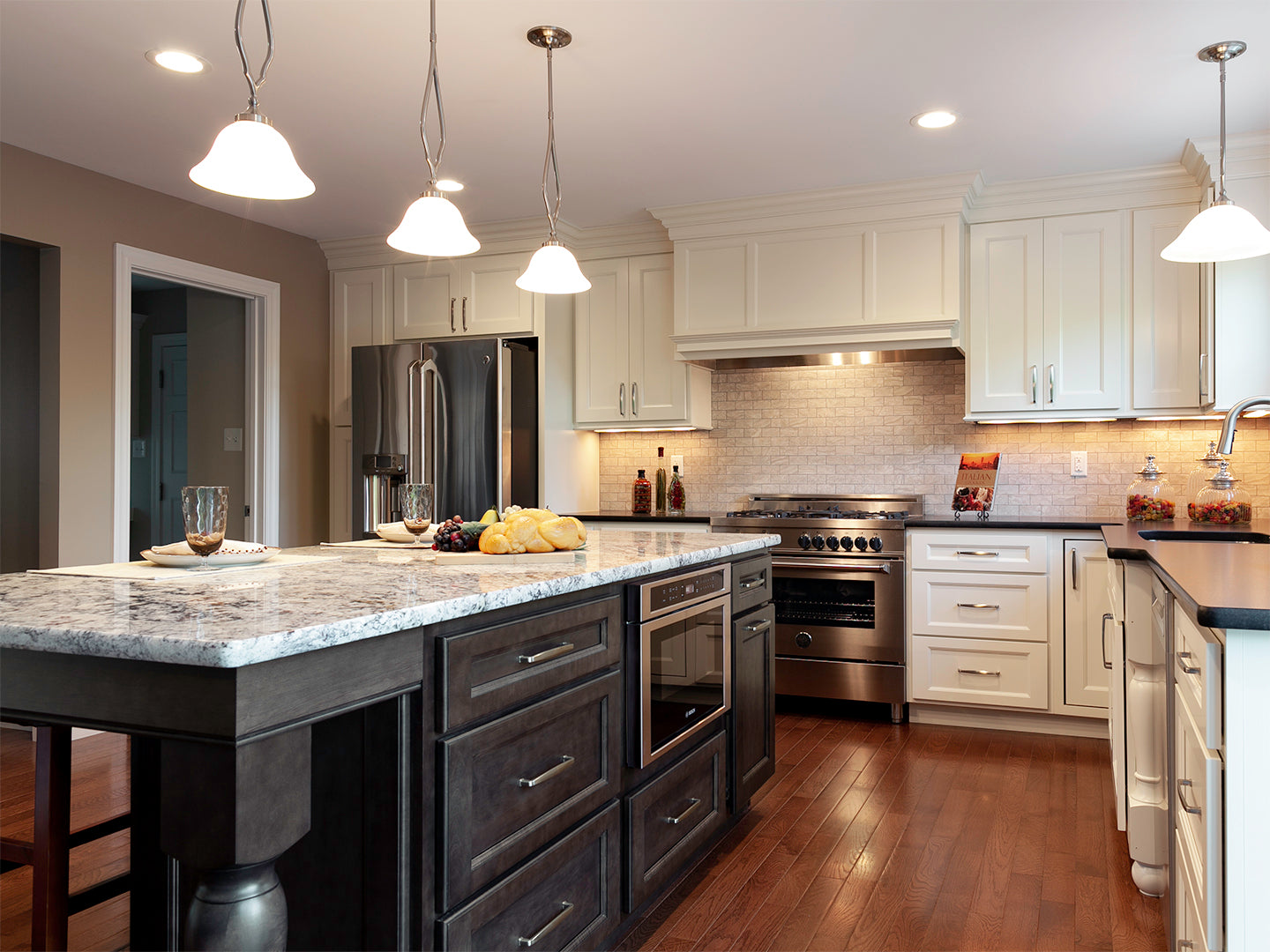 Dover White on Maple Standard Overlay using Aspen Door